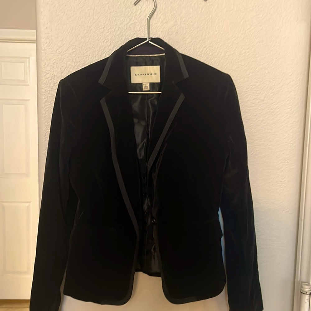Banana Republic Velvet Blazer. BLACK